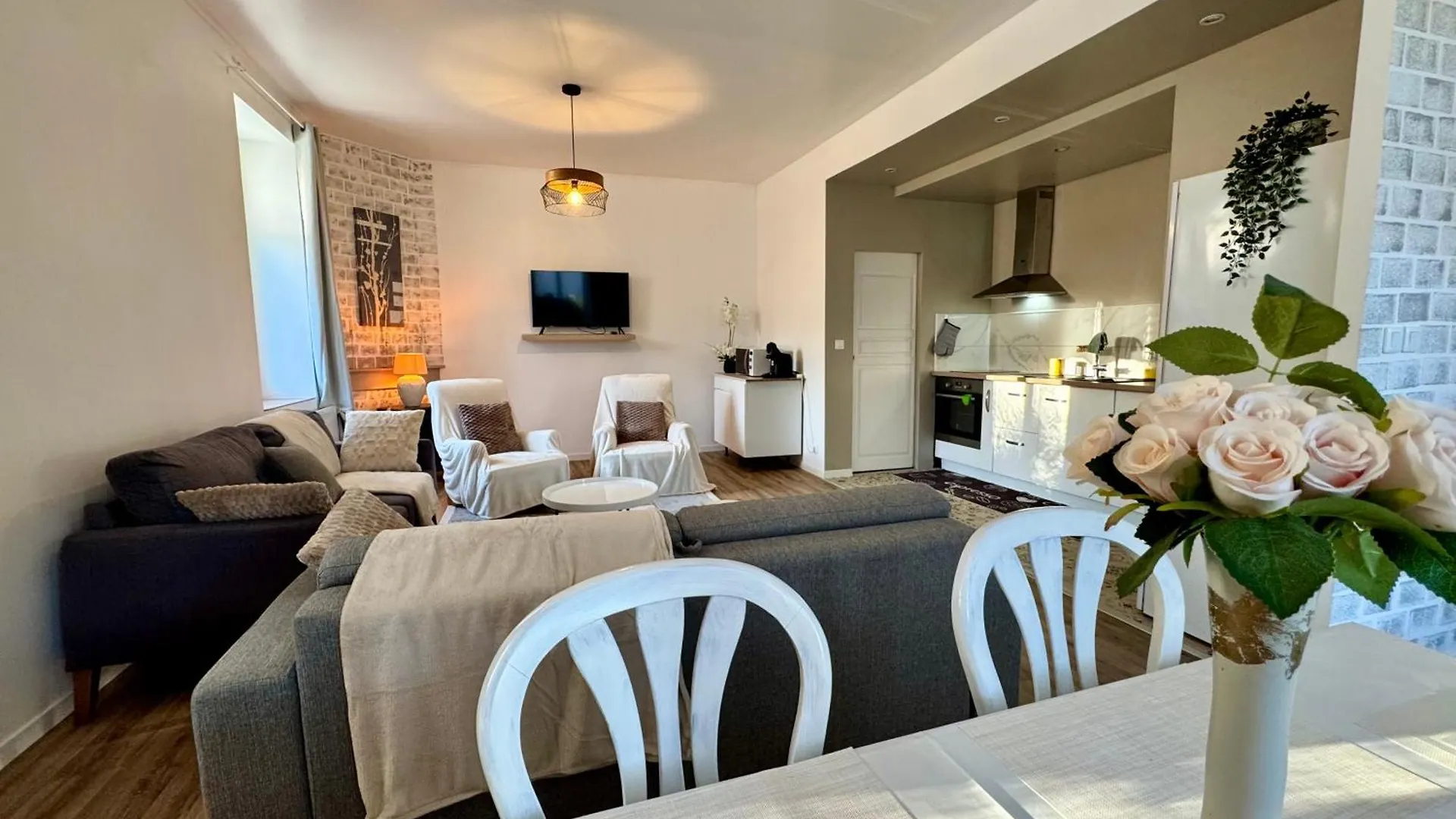 Maison 85 M2 Deux Chambres Cazeres Francie